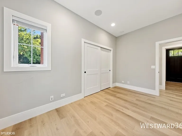 240 S Brainard Ave #2 — Photo 8