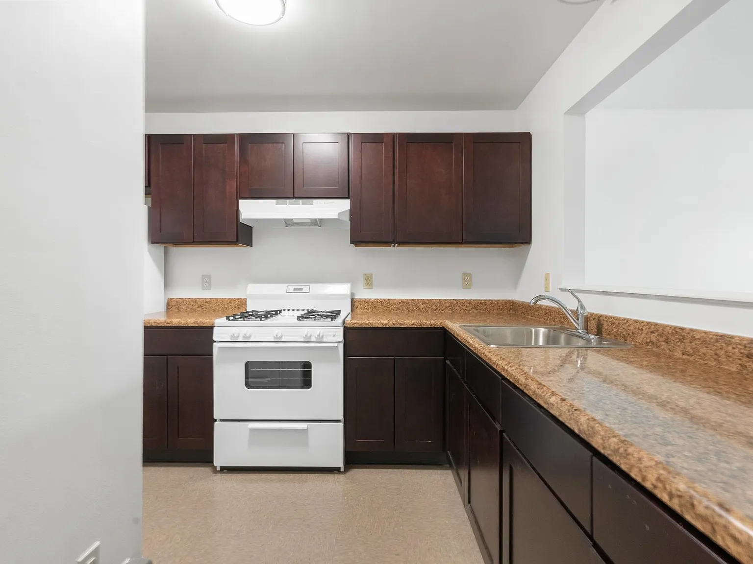 4 bed, 2.0 bath, $3,040 — Photo 3