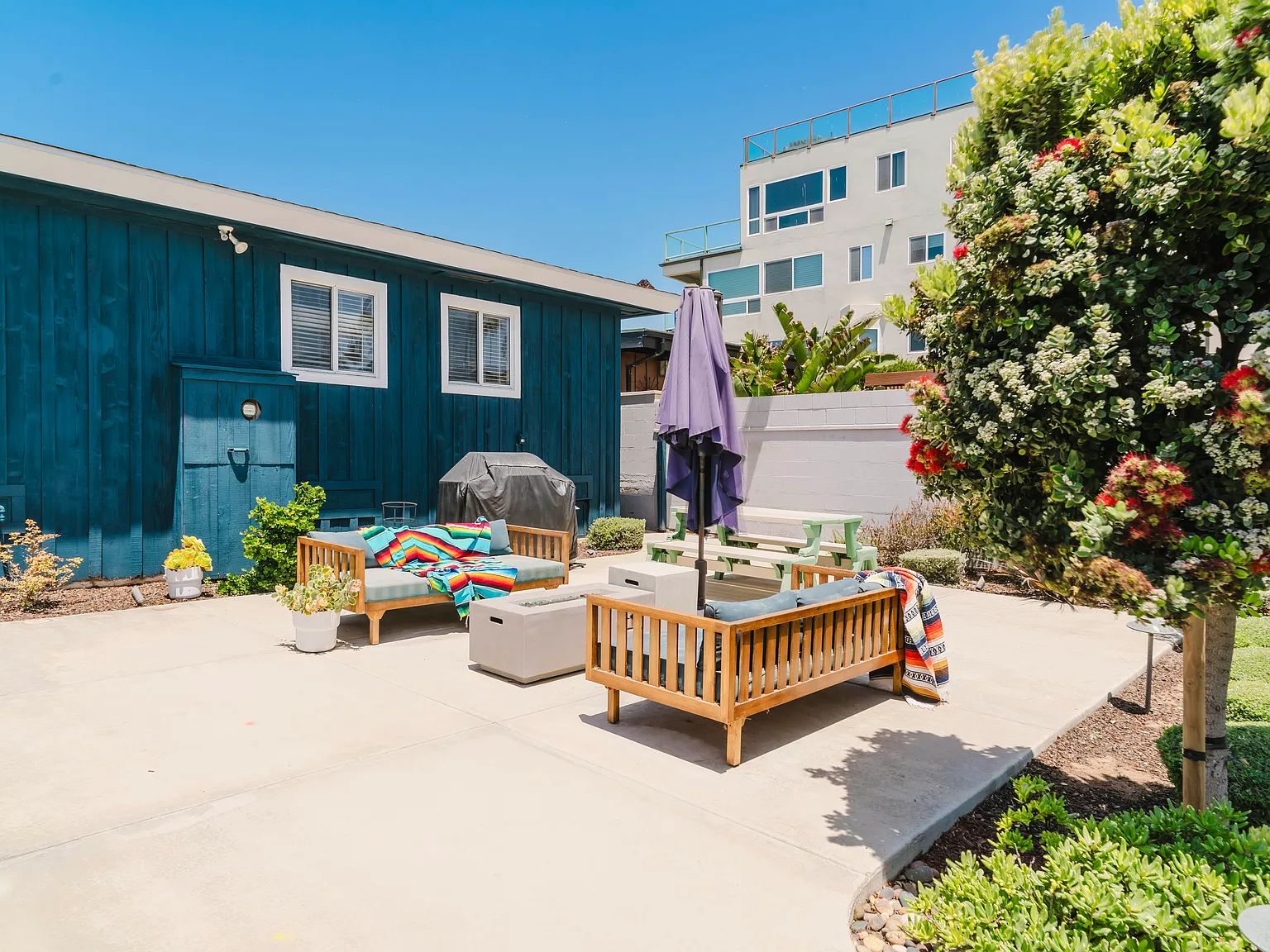 2 bed, 1296 sqft, $4,500 — Photo 3
