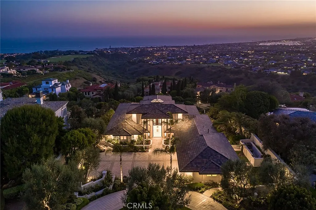 5 bed, 4.5 bath, 6319 sqft, $42,000 — Photo 1