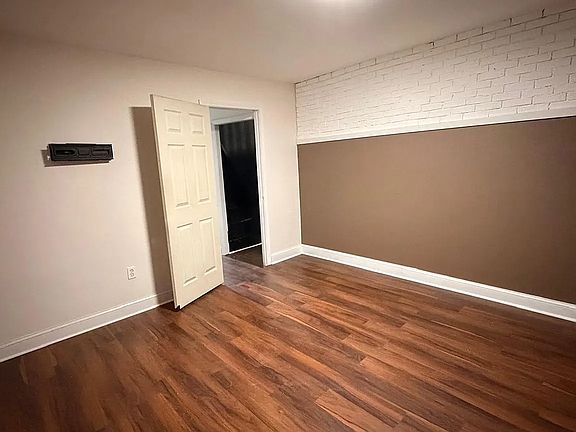 4th image of 1159 Chambers St