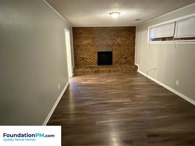 672 Carpenter St — Photo 7