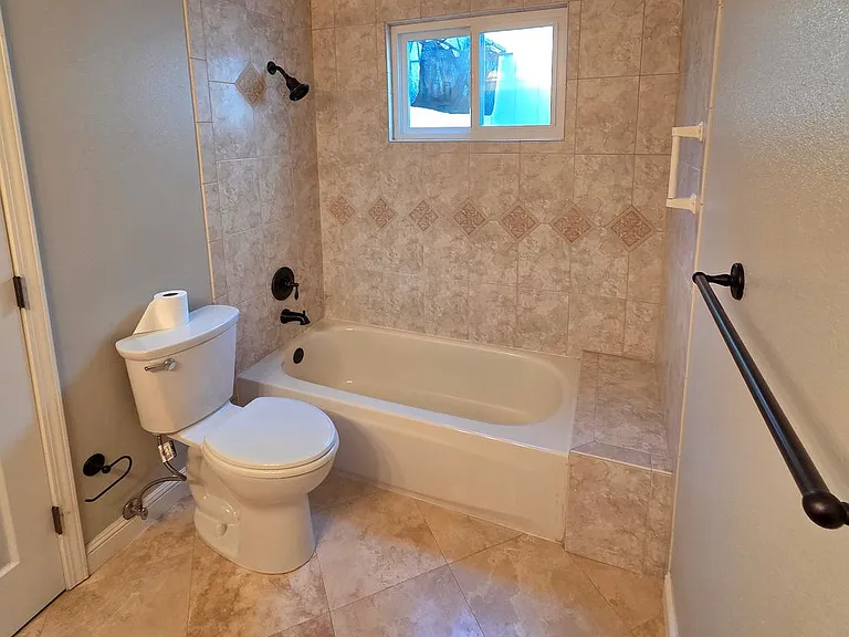 565 Rolling Hills Ln — Photo 23