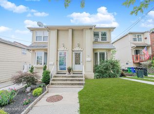12 Benton Ct, Staten Island, NY 10306