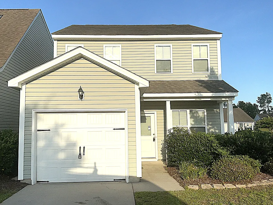 10 Thornbury Dr