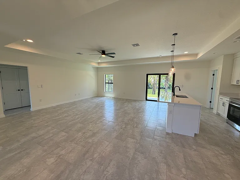 2646 Sadnet Ln — Photo 5