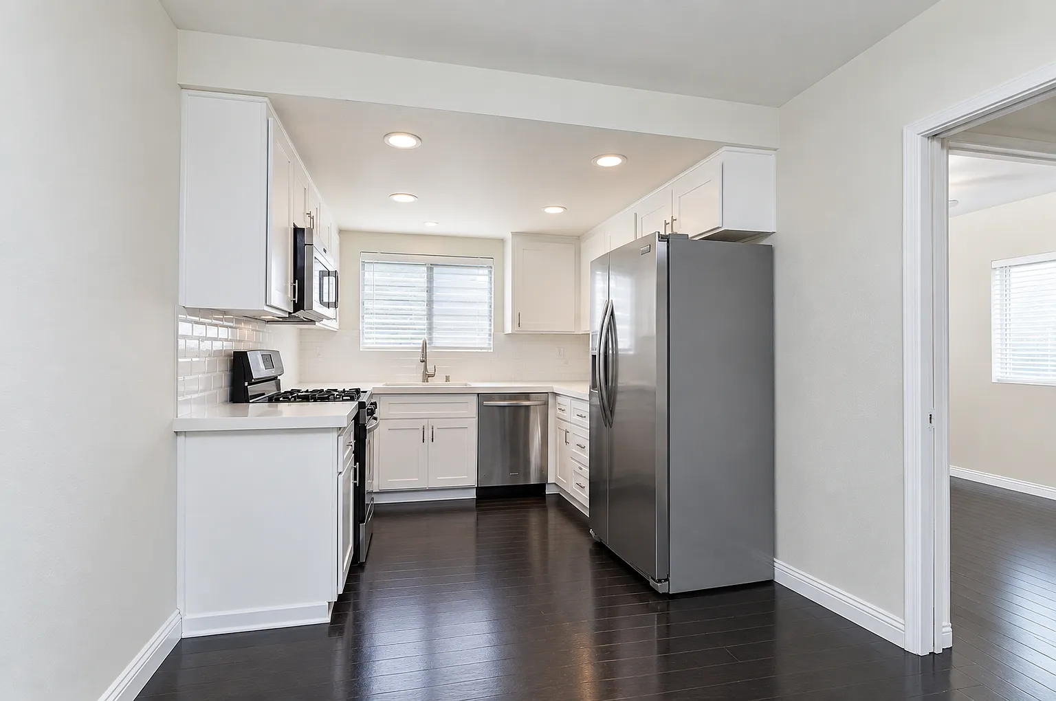 2 bed, 1.5 bath, 1078 sqft, $3,750 — Photo 2