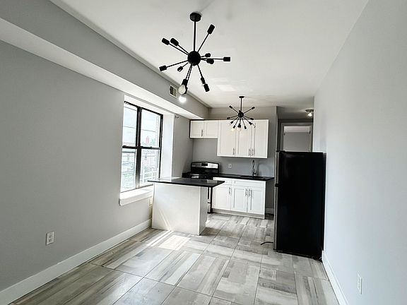 2nd image of 615 Bramhall Ave #27D