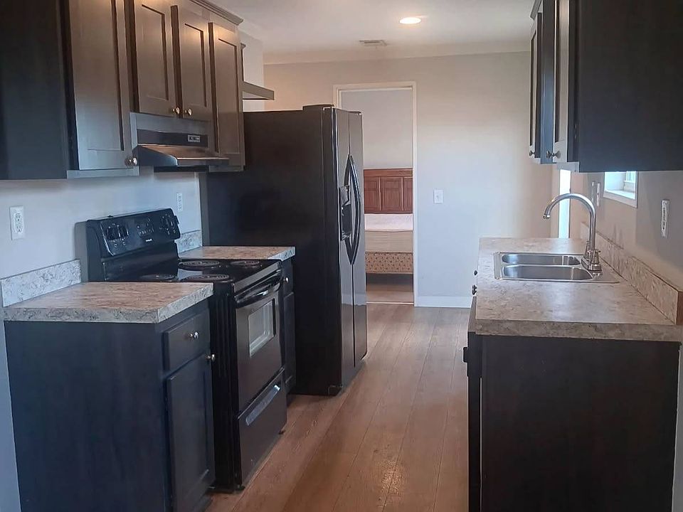 1st image of 526 Cardinal Blvd