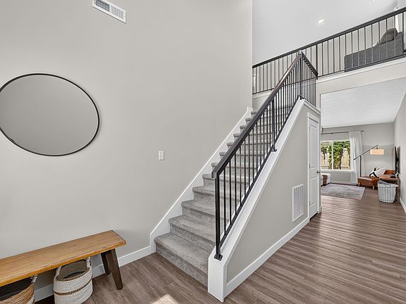 3rd image of 846 W Wellington Ave