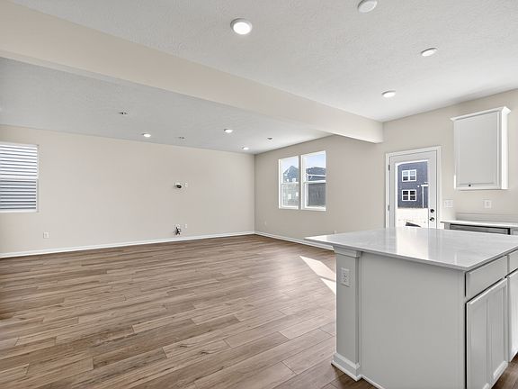 4th image of 3894 Riverstone Dr