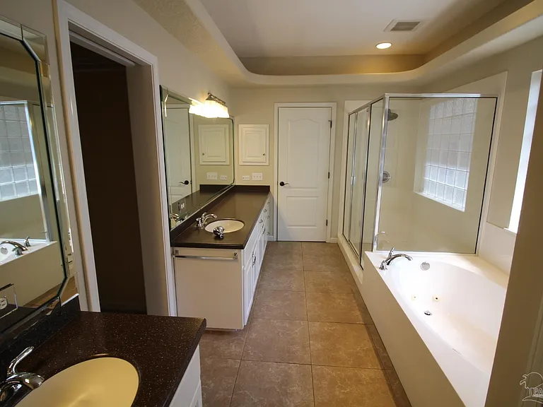 9850 Rail Cir — Photo 20