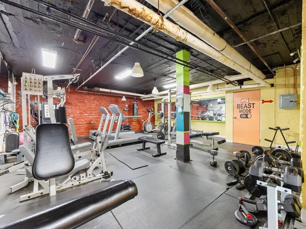 1670 Longfellow Avenue image 11 of 17