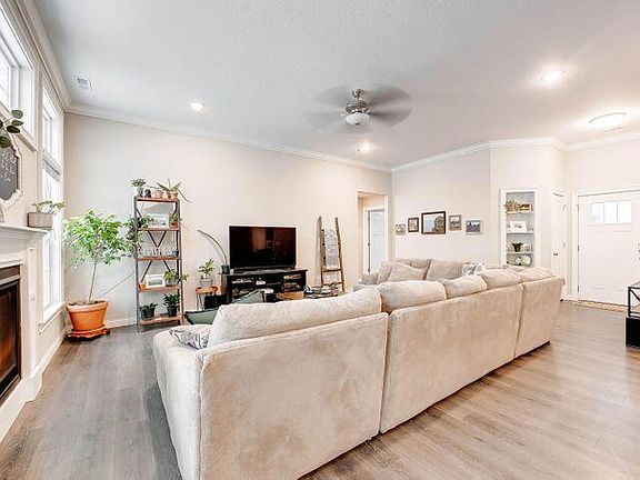 3rd image of 2213 McIntosh Dr