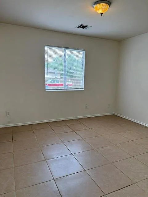 3 bed, 2.0 bath, 1532 sqft, $1,900 — Photo 3