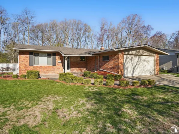 9109 W Bassett Ct, Livonia, MI 48150