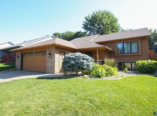 4916 E Fernwood Dr, Sioux Falls, SD 57110