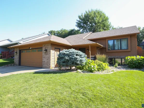 4916 E Fernwood Dr, Sioux Falls, SD 57110