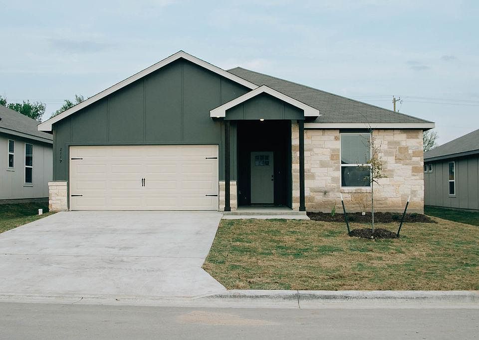 1st image of 2219 Hornbeam St