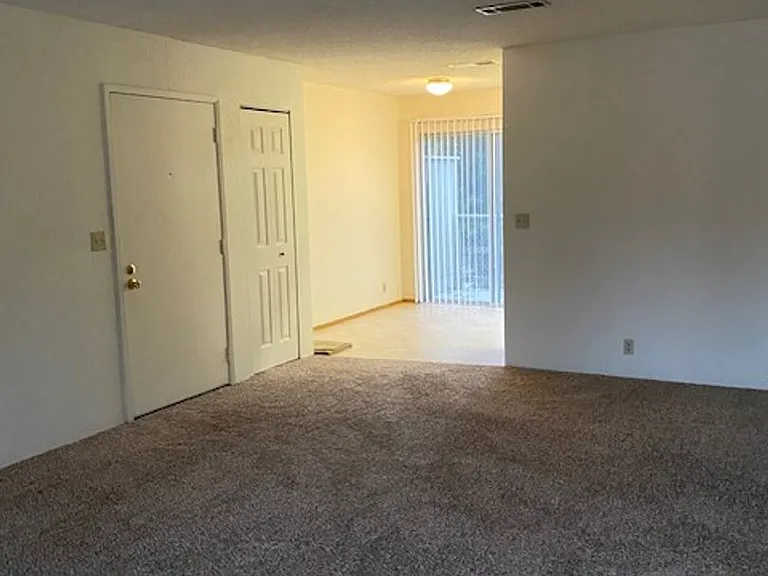 1601 Bramble Pl — Photo 6