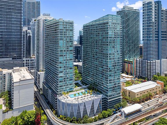 5th image of 1111 SW 1st Ave APT 2222