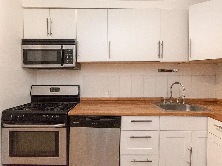3511 W Dickens Ave #2 — Photo 2