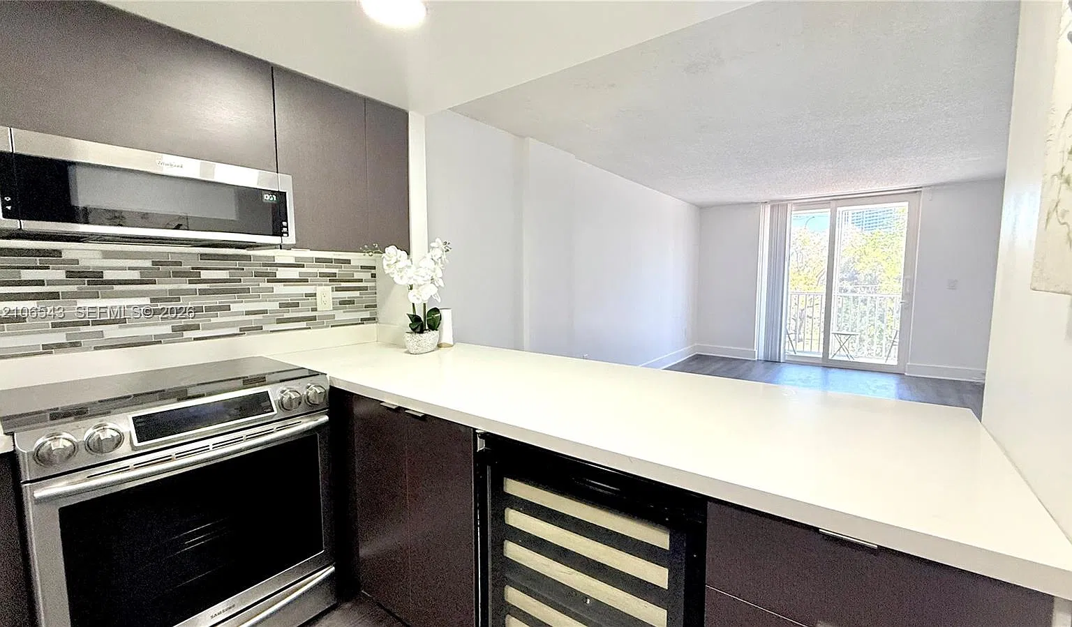Woodside Apts Condo — Photo 2