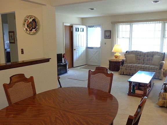 5th image of 19 Zeeland Dr