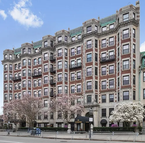 466 Commonwealth Ave Photo 1