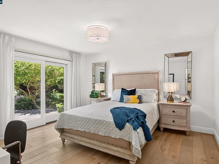 2207 Martin Ave — Photo 60