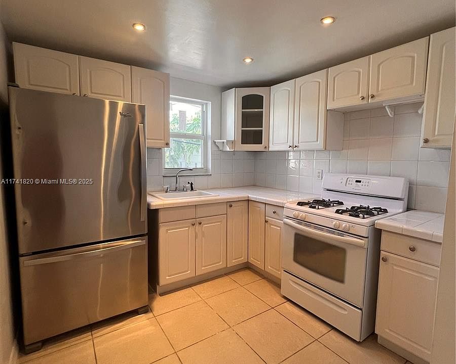 1st image of 1033 Lenox Ave APT 209