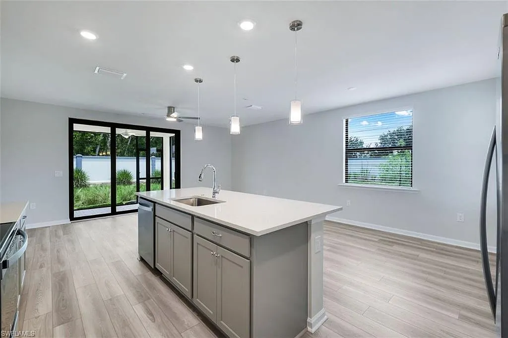 3 bed, 2.5 bath, 1657 sqft, $2,800 — Photo 2
