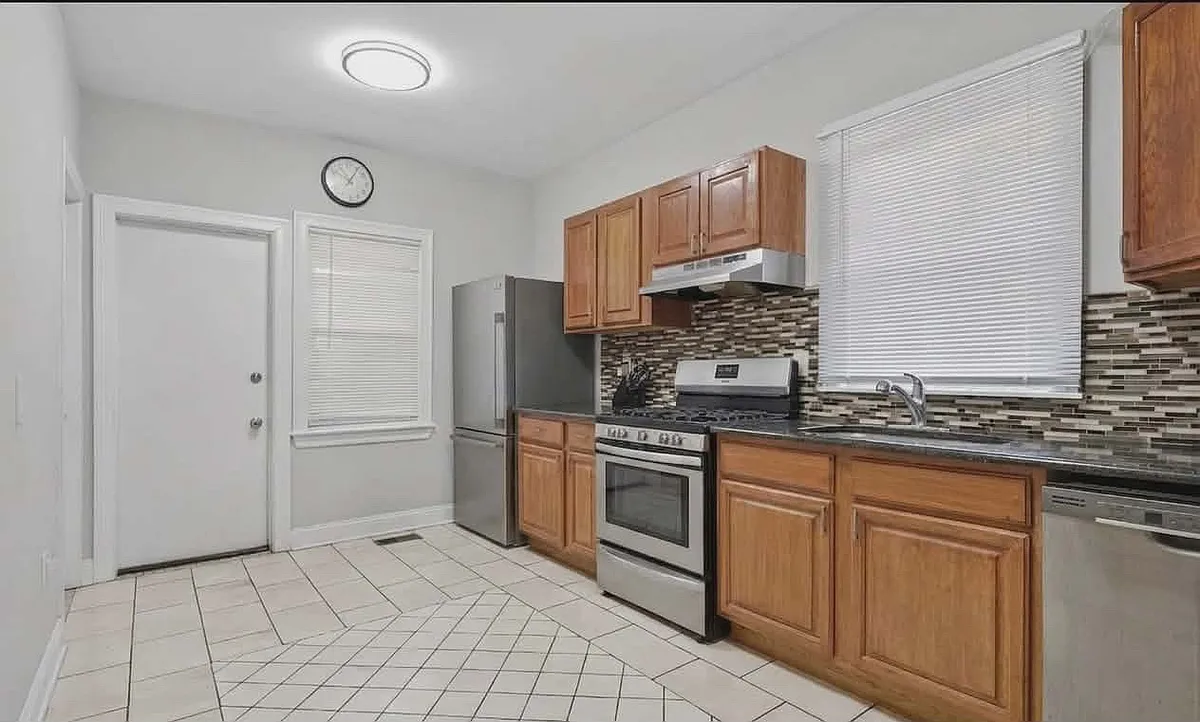 Building Photo - 441 S Clinton St #2