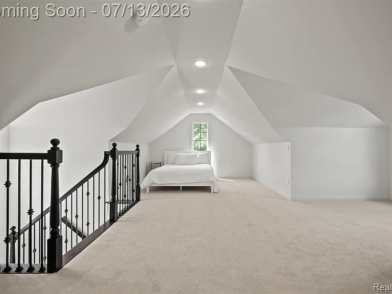 1049 Chapin Ave — Photo 31