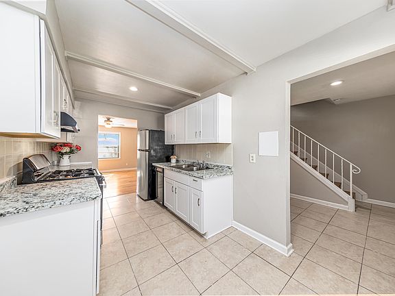 4th image of 14863 Lambeth Sq #1
