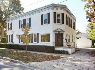 894 Burr Ave #1, Winnetka, IL 60093