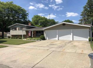 1011 Clearview Dr, Flushing, MI 48433