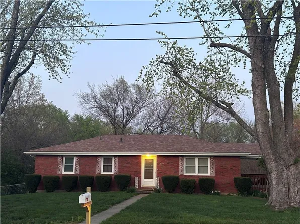 509 S 18th St, Leavenworth, KS 66048