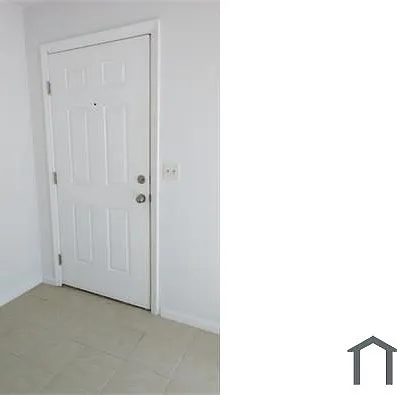 4750 Seahawk Sq #6 — Photo 2