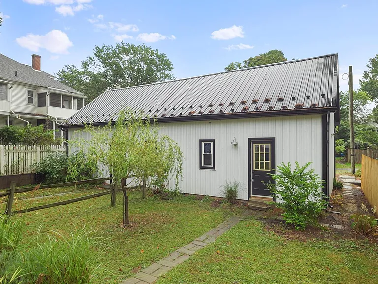 1050 Edgar Ave — Photo 21