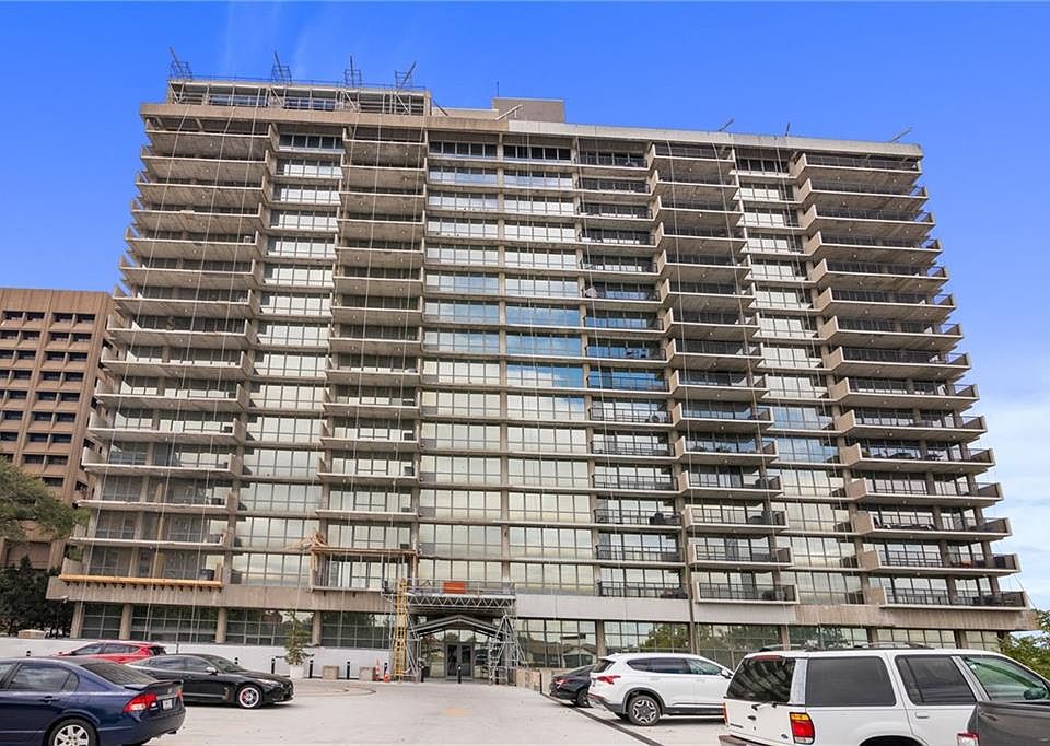 1st image of 600 Admiral Blvd APT 603
