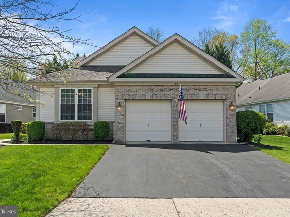 119 Glengarry Ln, Hainesport, NJ 08036