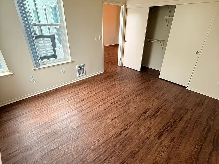 Lenzen Square Apartments — Photo 8