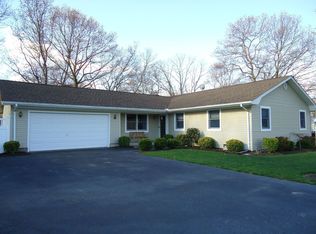 2 Mark Trl, Medford, NY 11763