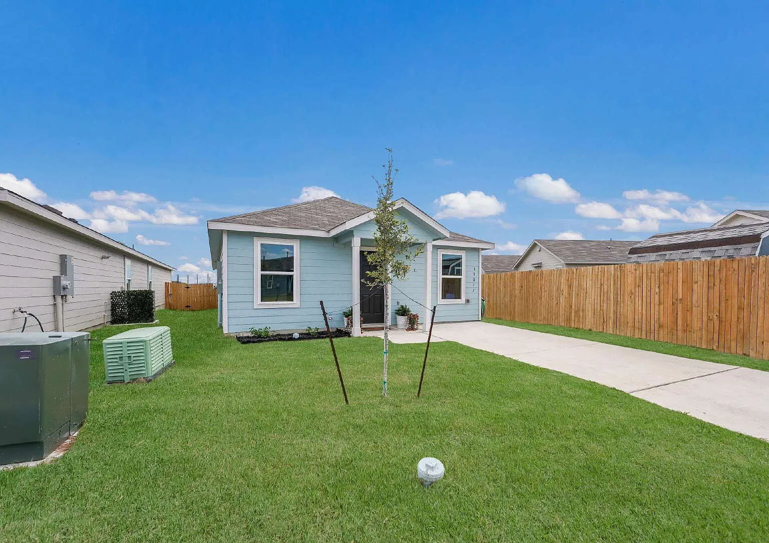 4 bed, 2.0 bath, 1500 sqft, $1,575 — Photo 3