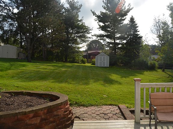3rd image of 303 Orchard Dr