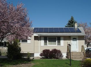 286 Congress St, Saddle Brook, NJ 07663