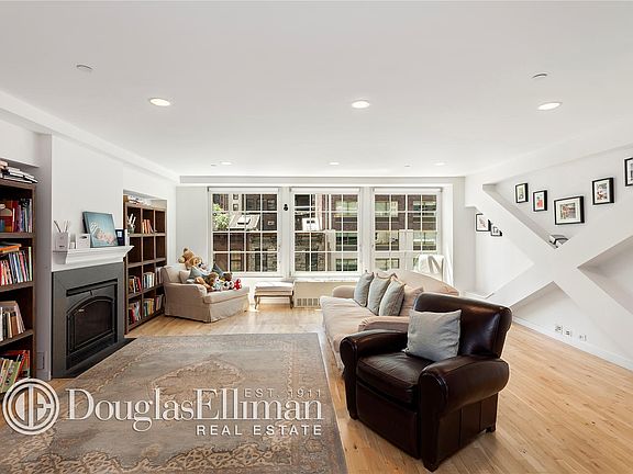 2nd image of 111 W 28th St Rm 5A