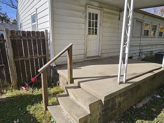 3rd image of 2413 N Fares Ave #A