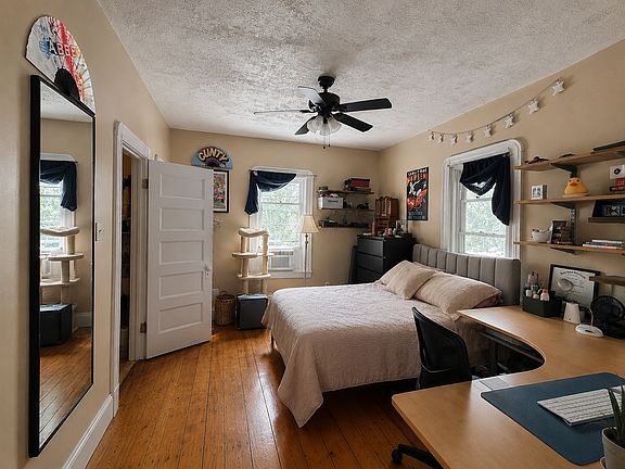 4th image of 18 Dell St
